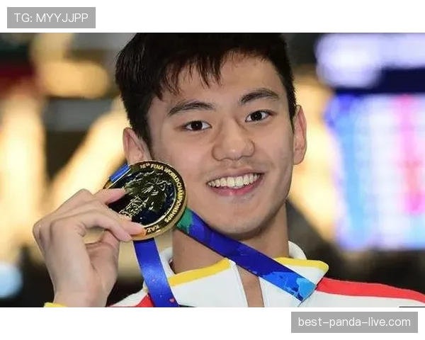 宁泽涛训练结束上岸秒变买手，豪车和限量包像随手拎的东西